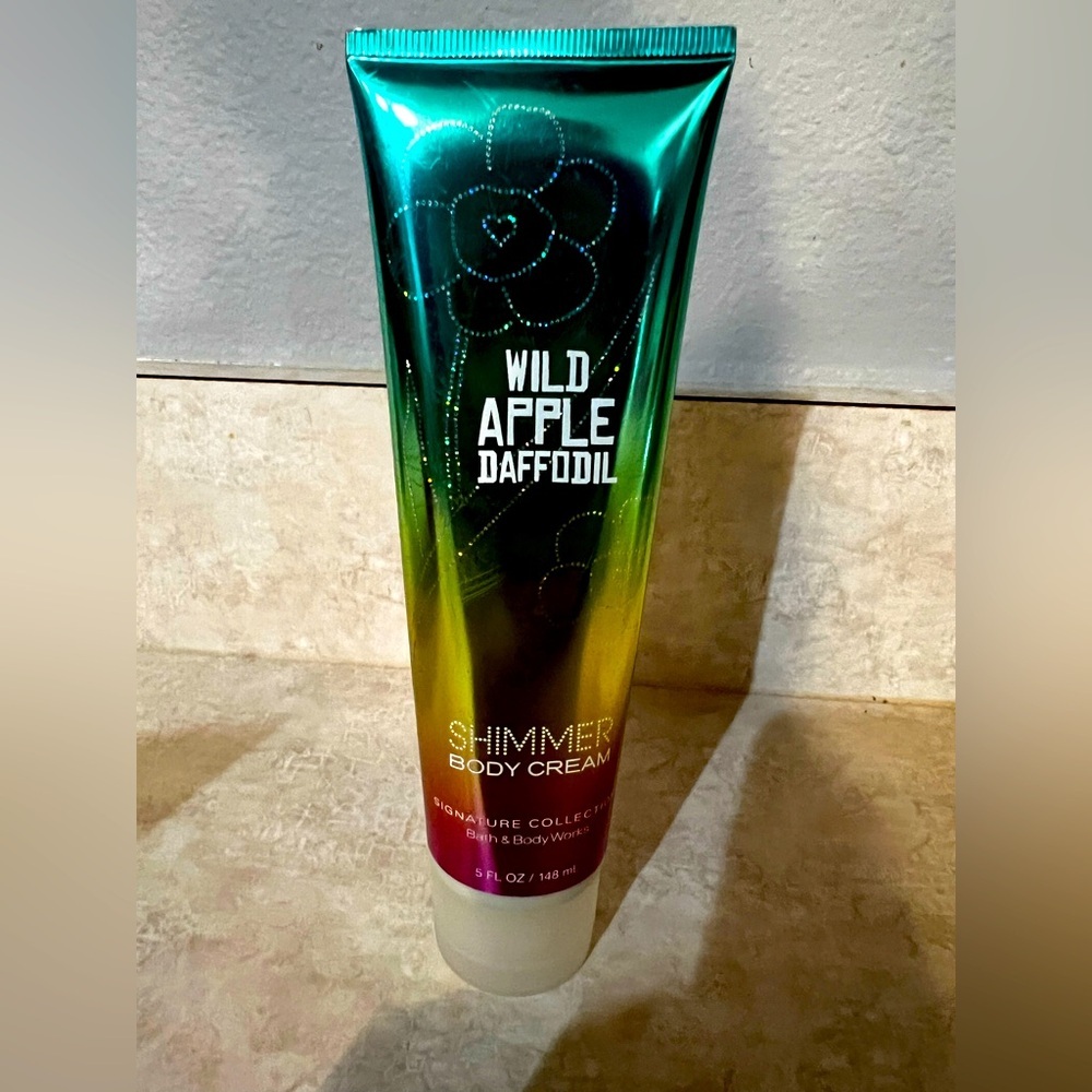 Bath and Body Works Wild Apple Daffodil Shimmer Body Cream 5oz